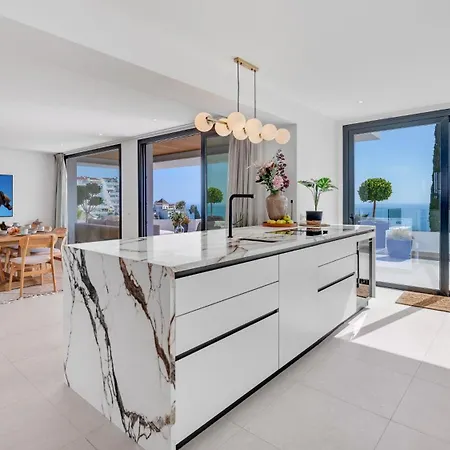 Вилла Vacation Marbella I Riviera The View, Luxury Villa, Breathtaking Sea View, Private Pool, American Bbq, Close Distance To The Finest Beaches Ситио-де-Калаонда